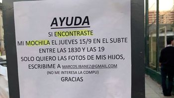 El cartel que el hombre pegó en Villa Urquiza a la salida del Subte El cartel que el hombre pegó en Villa Urquiza a la salida del Subte