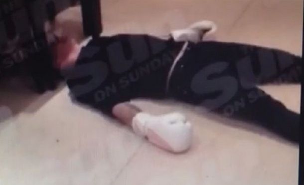 ¿Un juego? Rooney quiso ser boxeador y terminó noqueado en el piso