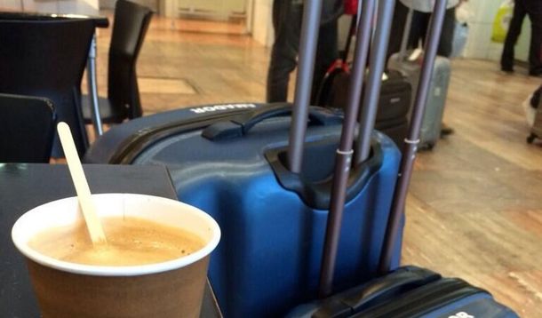 No tan cuidados: en Aeroparque, un café con medialunas sale $85