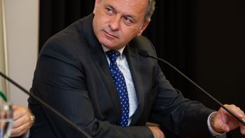 El secretario de la Presidencia Álvaro Delgado criticó el nuevo impuesto que busca crear la Intendencia de Montevideo para la capital uruguaya. El secretario de la Presidencia Álvaro Delgado criticó el nuevo impuesto que busca crear la Intendencia de Montevideo para la capital uruguaya.