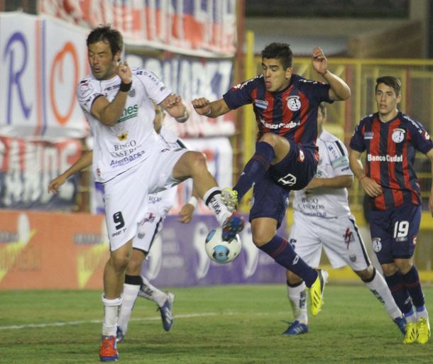 En los penales, el Ciclón venció a Estudiantes (BA) y es finalista