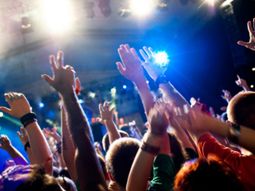 fiestas ilegales: las hacen para vender droga y recaudan sumas millonarias fiestas ilegales: las hacen para vender droga y recaudan sumas millonarias