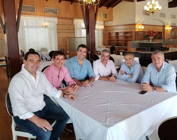 En medio de los cruces por la interna