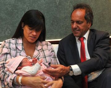 Scioli presentó en sociedad a su nieta Camila