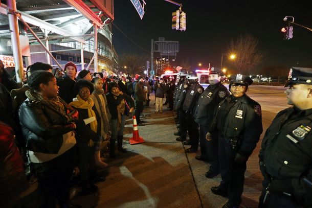 Siguen protestas en EE.UU. tras absolución del policía que mató a un joven afro