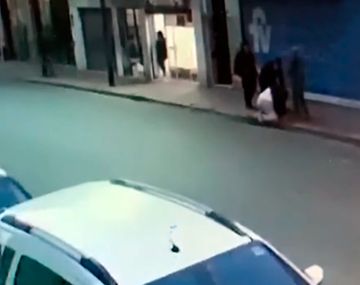 VIDEO: Así fue el ataque al jubilado que murió tras robar en un supermercado de San Telmo