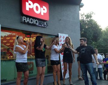 Jey Mammon festejó 400 programas en Pop Radio