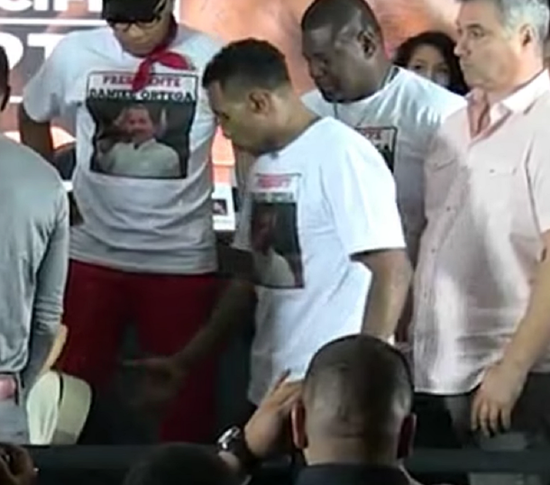 Boxeo: en pleno pesaje, un boxeador le tocó la cola a la novia de su rival y terminaron a las piñas