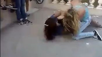 la violenta pelea de dos adolescentes la violenta pelea de dos adolescentes
