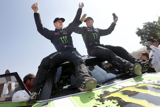 Despres y Peterhansel se coronaron en motos y autos