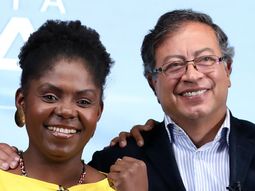 Alberto asiste a la asunción del nuevo presidente de Colombia