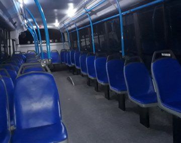 Se quedó dormido en el colectivo y lo dejaron encerrado toda la noche en el interno