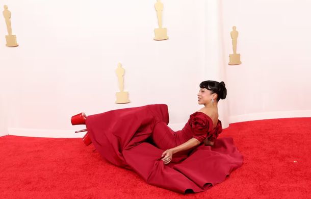 Premios Oscar 2024: Liza Koshy protagonizó el primer blooper de ceremonia