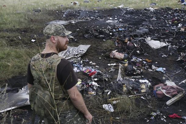 Las milicias prorrusas entregaron las cajas negras del avión malasio