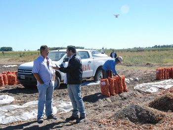 Ruralistas incendiaron equipos a inspectores bonaerenses