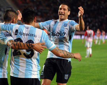 Racing se aprovechó de Estudiantes y lo goleó para prenderse arriba