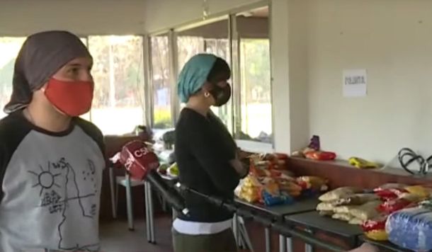 Solidaridad en pandemia: docentes del colegio La Salle hacen una olla popular para las familias del barrio