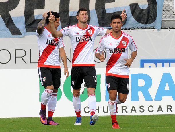 El festejo de River por el gol de Lucas Alario