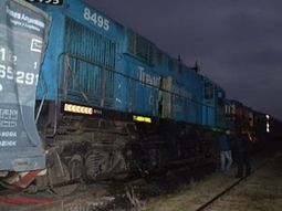 Tren de pasajeros embistió a un carguero