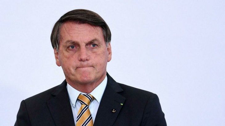 Derrumbado en las encuestas Bolsonaro abandona la ortodoxia e inyecta dinero para revertir su imagen