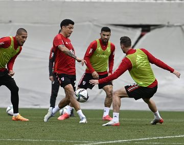 ¿Vuelve a cambiar? Gallardo intenta definir equipo para Copa Argentina