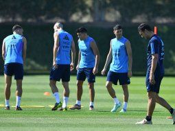 Con un Scaloni serio y pensativo, Argentina entrenó hoy tras la derrota ante Arabia Saudita
