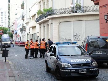 Asaltan a una mujer cuando fue a atender un delivery en Belgrano
