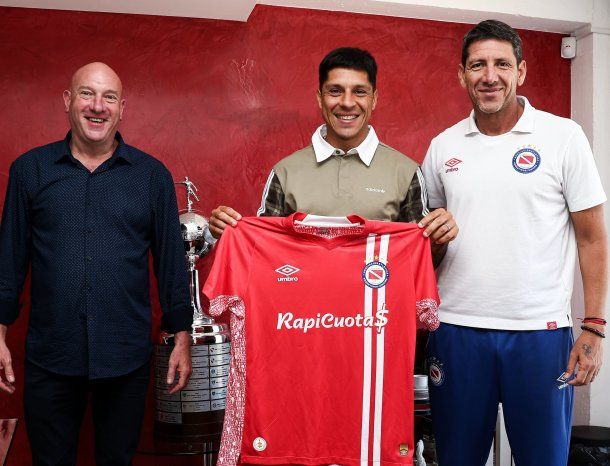 Argentinos Juniors presentó a Enzo Pérez: Jerarquía