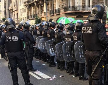 La Policía reprimió a trabajadores estatales que reclamaban una recomposición salarial
