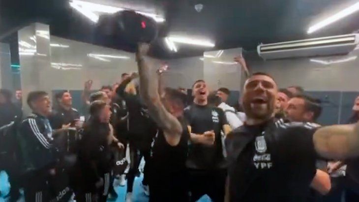 El gesto viral de Dibu Martínez, infaltable en el festejo de Argentina por la clasificación