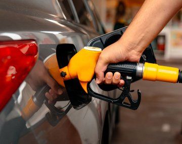 Quinto aumento de la nafta en menos de un mes: a cuánto se fue el litro