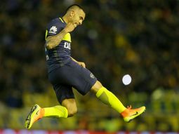 respira el hincha de boca: tevez rechazo una oferta millonaria para irse a china respira el hincha de boca: tevez rechazo una oferta millonaria para irse a china