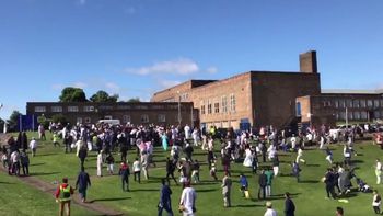 Un auto atropelló a seis personas durante una fiesta musulmana en Newcastle Un auto atropelló a seis personas durante una fiesta musulmana en Newcastle