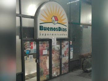 Robó en un supermercado y se escondió en una heladera