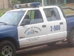 Policías dejaron solo al preso y se fueron a mirar autos Policías dejaron solo al preso y se fueron a mirar autos