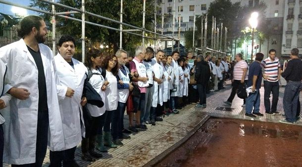 Se viralizó un mensaje de apoyo a los docentes tras la represión - Crédito:&nbsp;@utectera