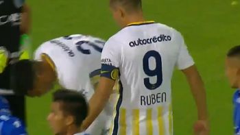 Teo agarró la pelota, pero Ruben no lo dejó patear