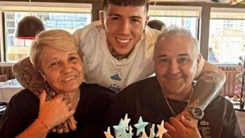 Enzo Fernández y sus padres, Raúl y Marta. Enzo Fernández y sus padres, Raúl y Marta.