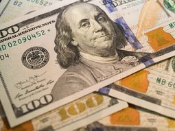 El dólar volvió a bajar y alejarse de la franja de los 39 pesos. El dólar volvió a bajar y alejarse de la franja de los 39 pesos.