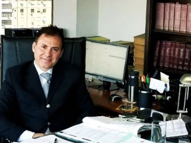 Reclaman la destitución del juez que censuró la publicación de los audios de Karina Milei