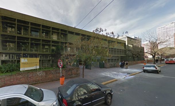 Estudiantes toman tres colegios porteños secundarios