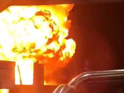 El momento en el que explotó el camión que transportaba combustible en la Panamericana