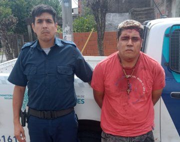Insólito: detienen ladrón que robó un auto mientras estaban en vivo