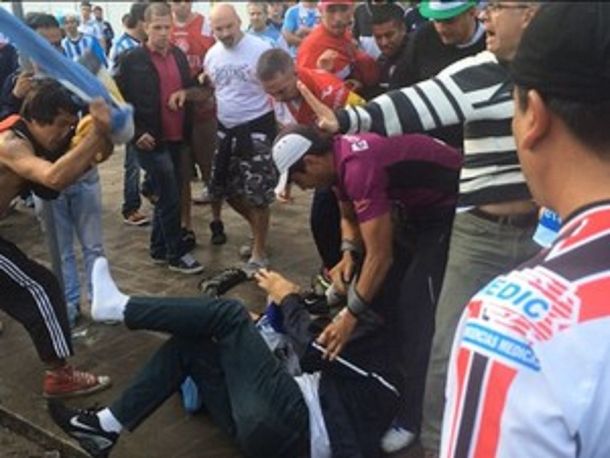 Un grupo de argentinos le robó una entrada del partido ante Nigeria a un brasileño