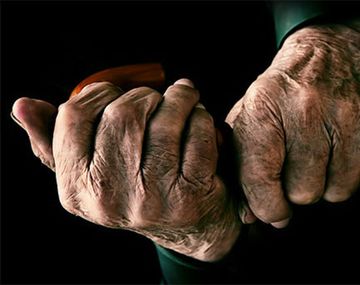 Golpearon a un jubilado con un fierro