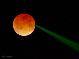 la nasa revelo de que se trata el rayo verde que parece salir de la luna la nasa revelo de que se trata el rayo verde que parece salir de la luna