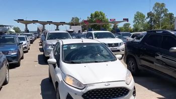 Por la diferencia cambiaria con Argentina, 8.800 uruguayos cruza a diario la frontera. Por la diferencia cambiaria con Argentina, 8.800 uruguayos cruza a diario la frontera.