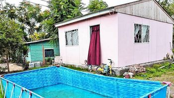 una beba de apenas 8 dias de vida murio ahogada en una pileta de lona una beba de apenas 8 dias de vida murio ahogada en una pileta de lona