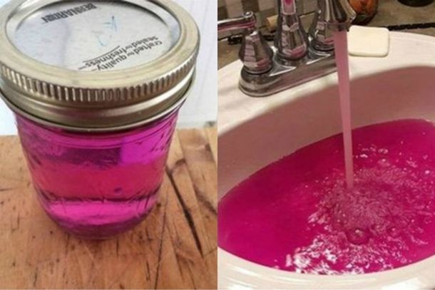 El agua salió rosa fluorescente