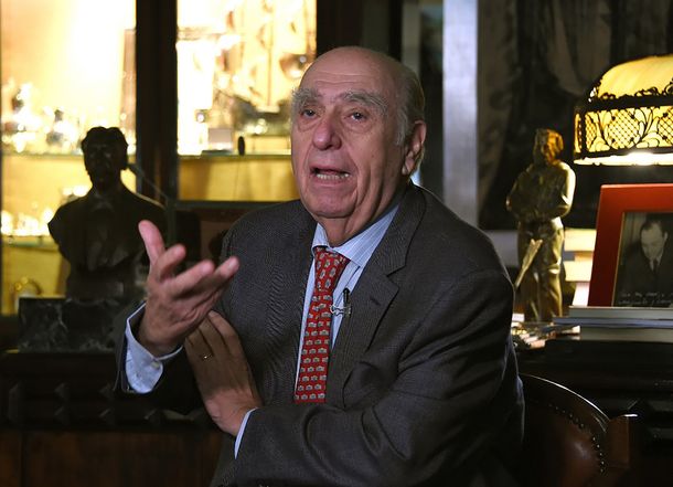 Sanguinetti se mostró preocupado por la victoria de Milei en las elecciones PASO de Argentina.
